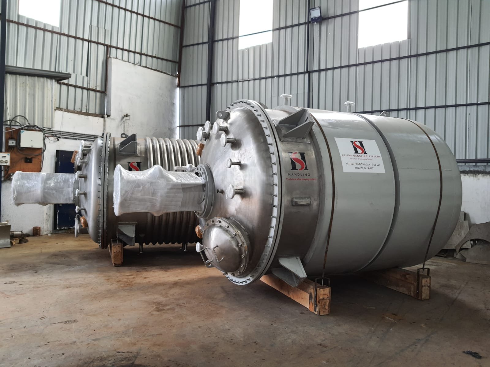 Insulated and jacketed process reactors ready for plant installation